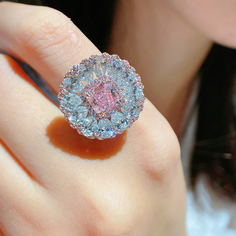 Fashion Pillow-shaped Argyle Elegant Socialite Diamond Ring