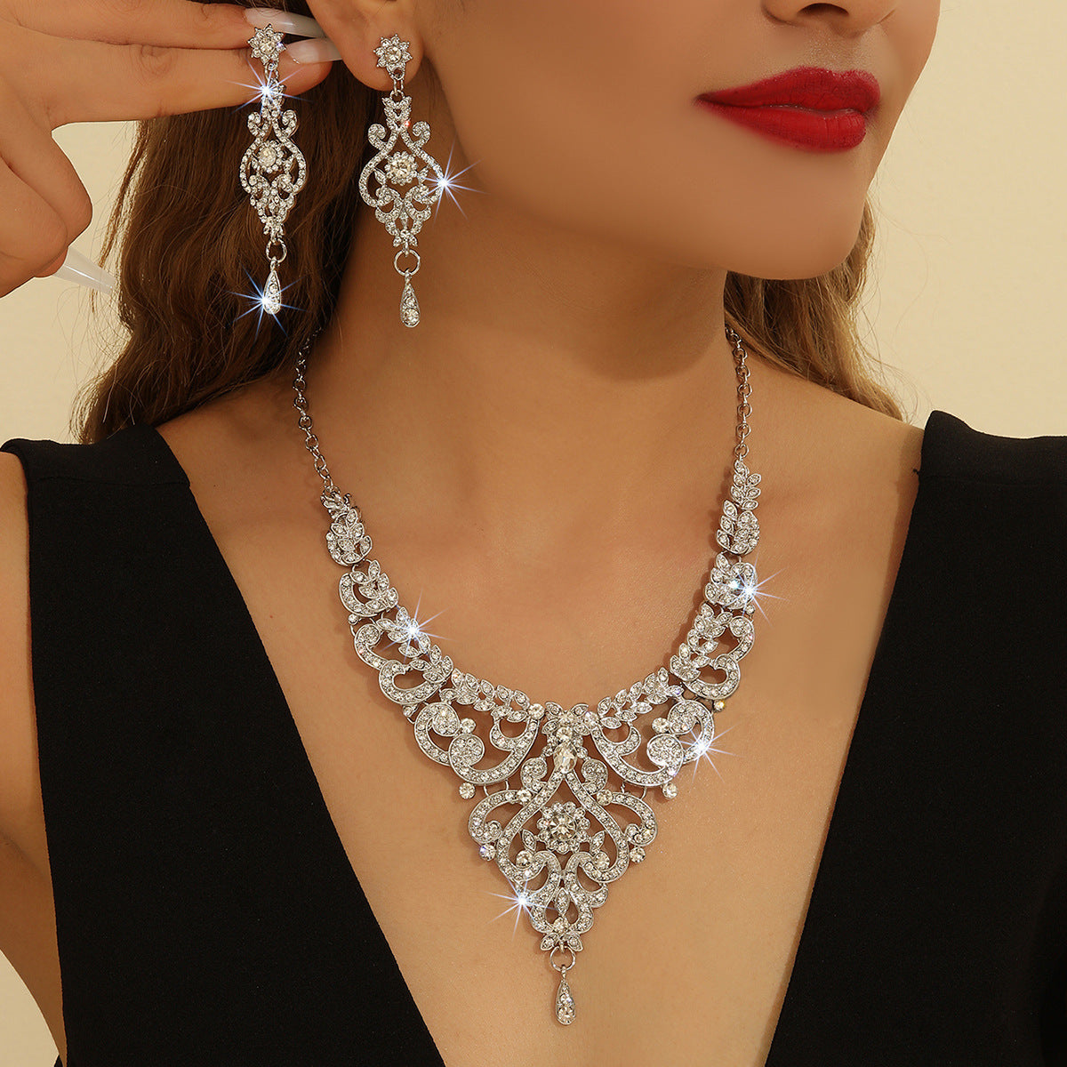 Hollow Necklace And Earrings Suite Women's Jewelry
