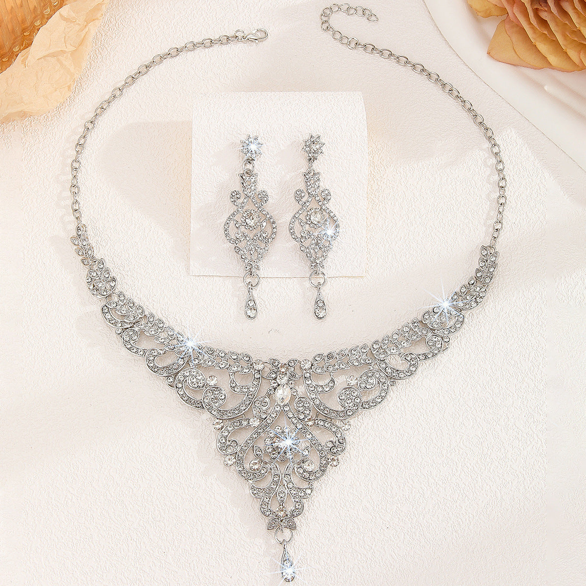 Hollow Necklace And Earrings Suite Women's Jewelry