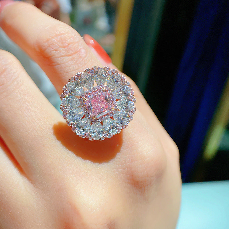 Fashion Pillow-shaped Argyle Elegant Socialite Diamond Ring