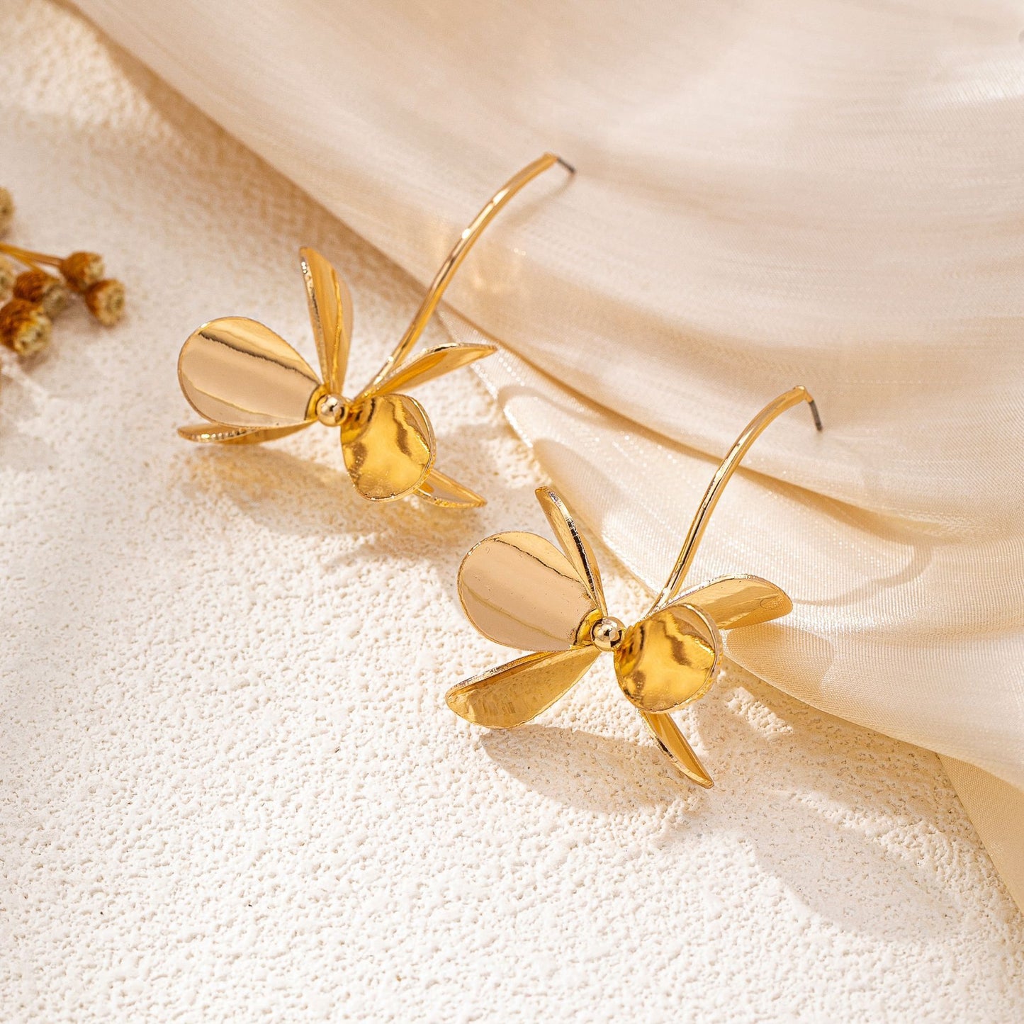 Stylish Flower Earrings Suitable For Women